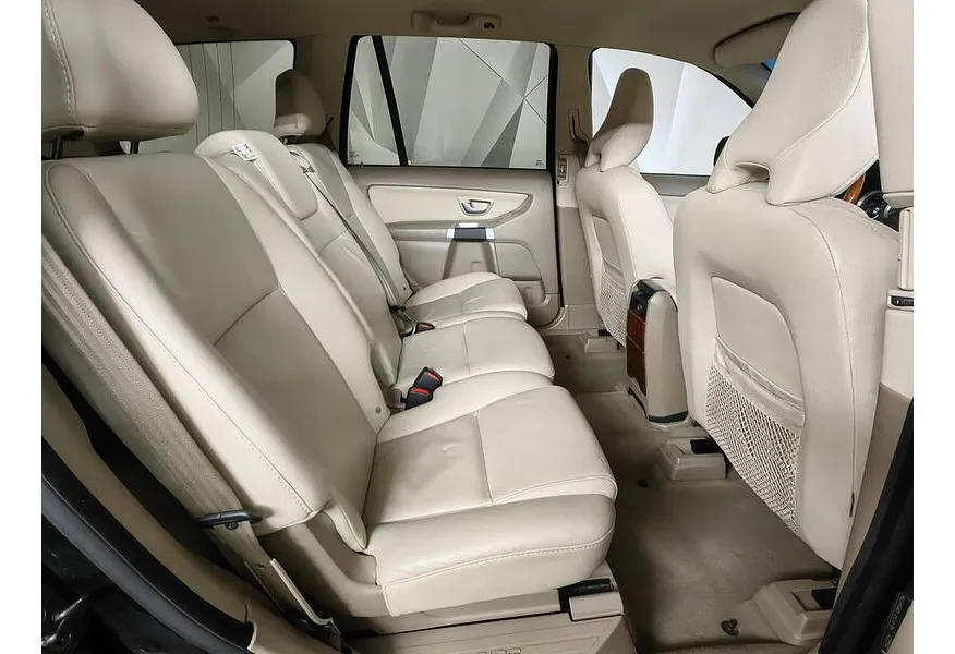 Volvo XC90 2.5 T5 Geartronic AWD (5 мест) (210 л.с.) Черный в АВИЛОН. Слайд №16