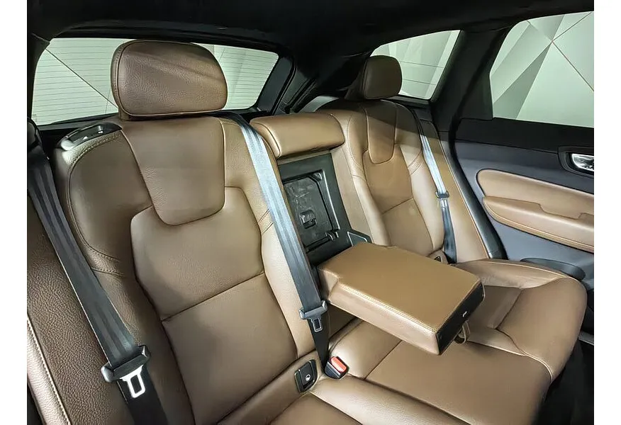 Volvo XC60 2.0 AT AWD (249 л.с.) Deluxe Edition Синий в АВИЛОН. Слайд №16