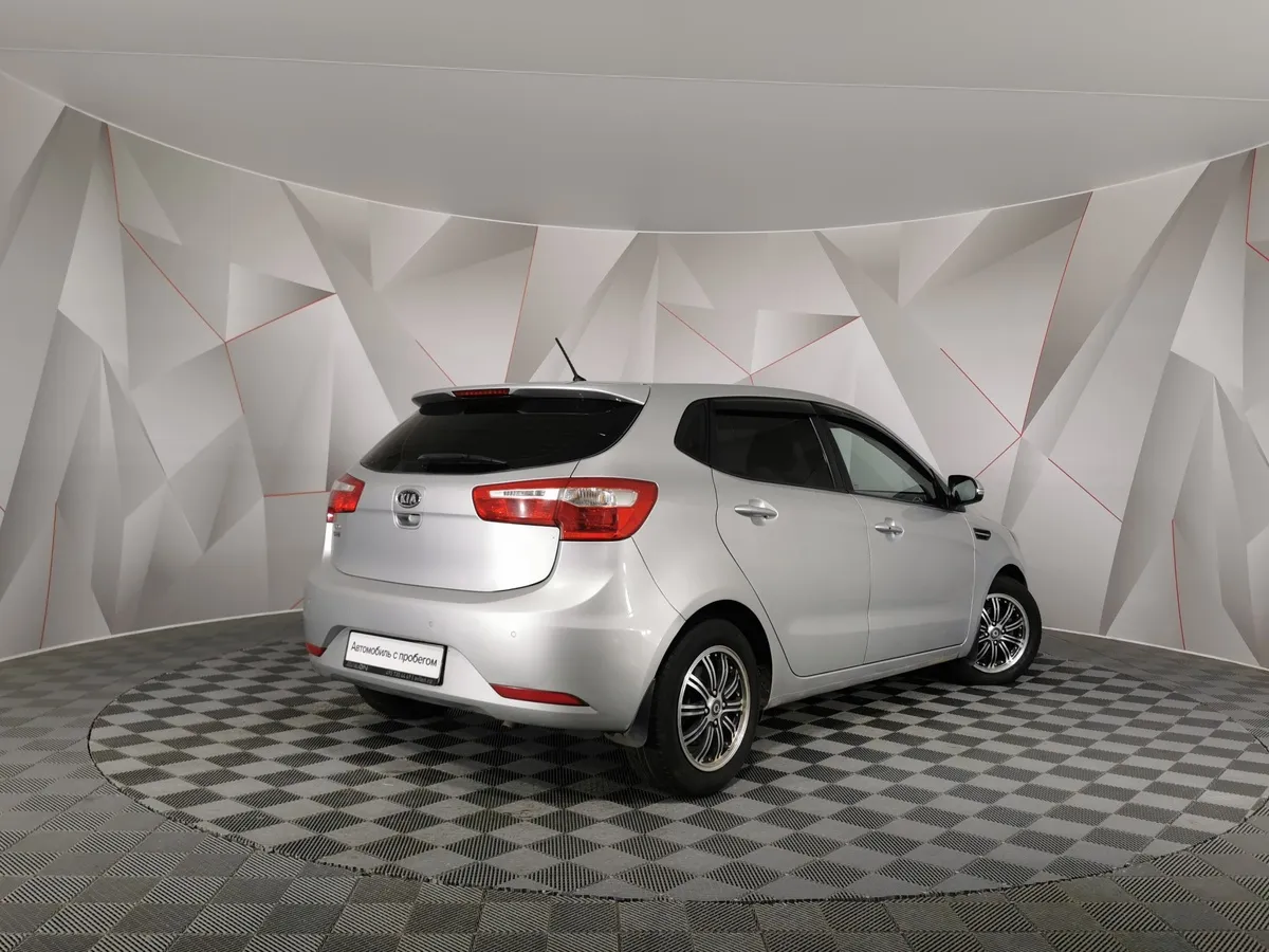 Kia Rio 1.6 AT (123 л.с.) Серебристый в АВИЛОН. Слайд №2