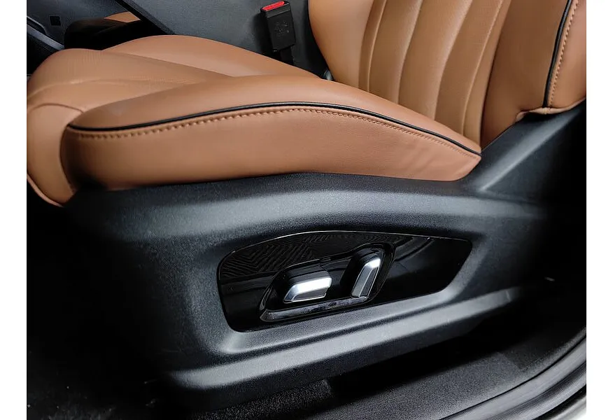 АВИЛОН - Omoda C5 1.5T CVT (147 л.с.) Ultimate (двухцветный, красные элементы экстерьера) Серебристый - slide 19