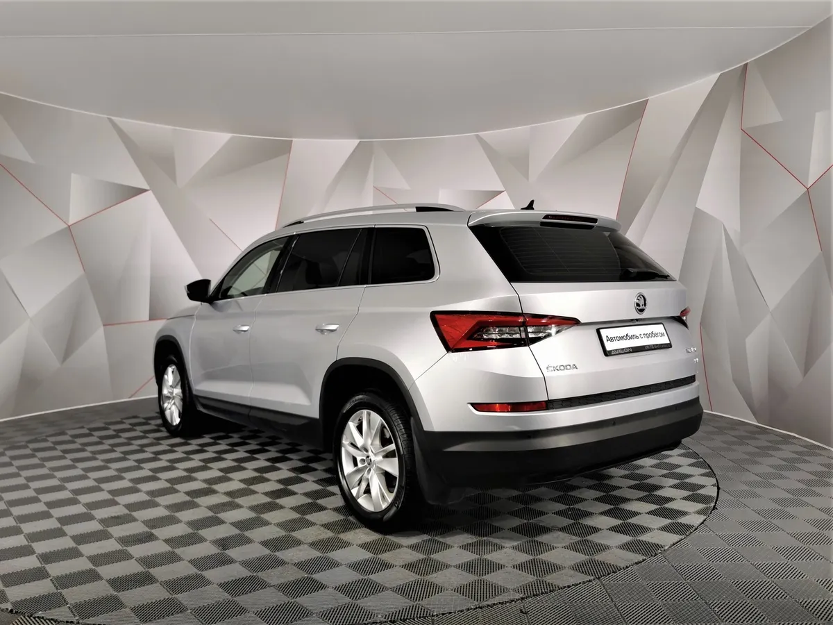 Skoda Kodiaq 2.0 TDI DSG 4X4 (150 л.с.) Серебристый в АВИЛОН. Слайд №4