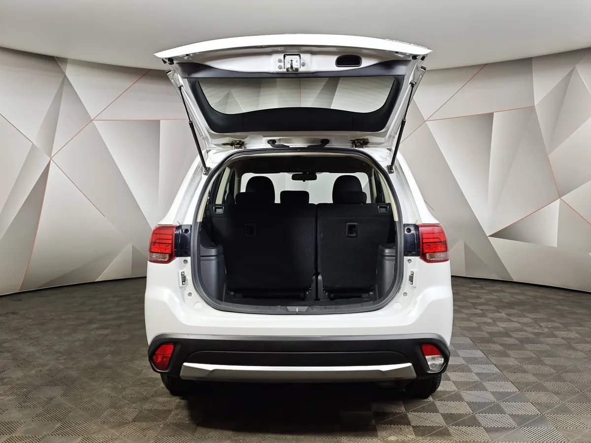Mitsubishi Outlander 2.0 CVT (146 л.с.) Invite Белый в АВИЛОН. Слайд №12