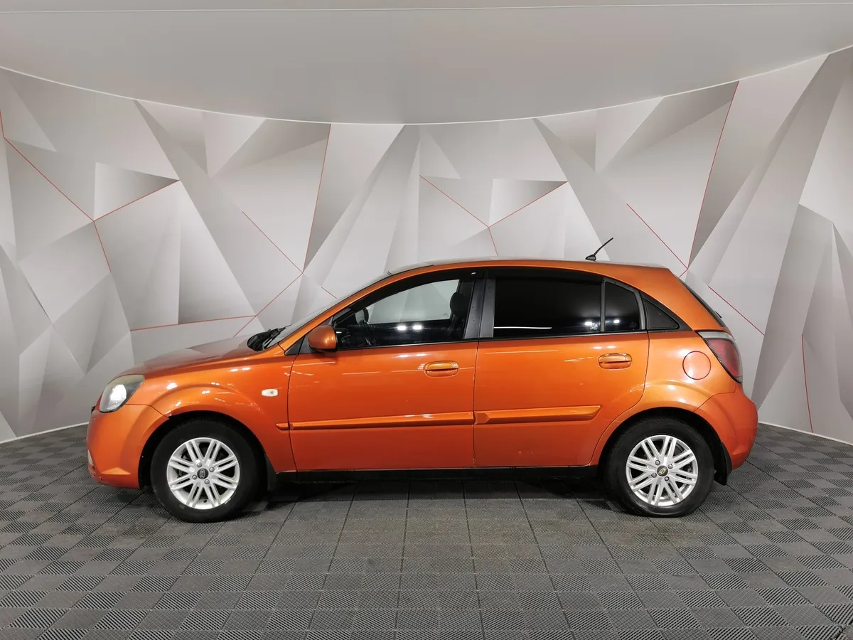 Kia Rio 1.4 MT (97 л.с.) Оранжевый в АВИЛОН. Слайд №5