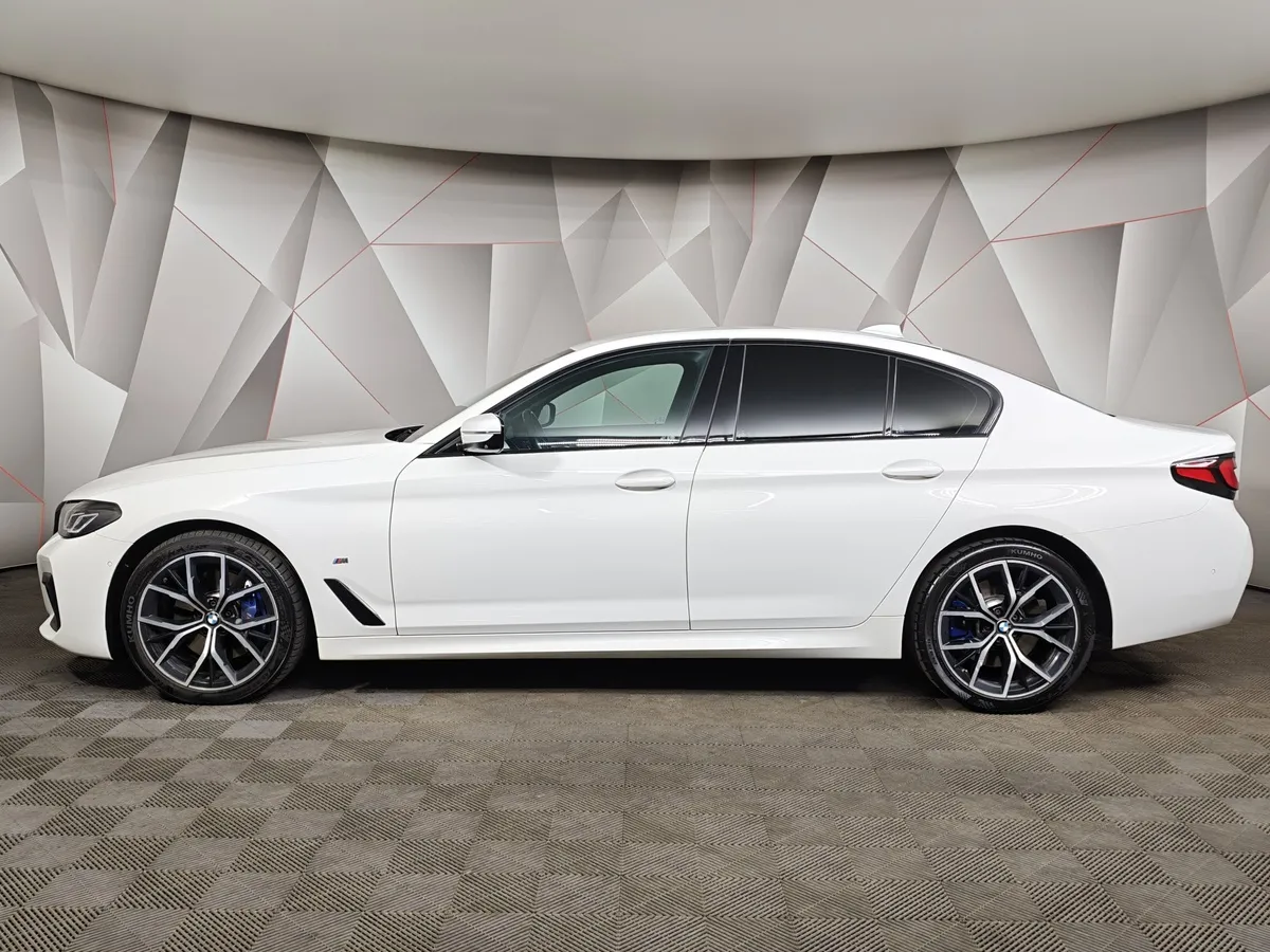 BMW 5 серия 530d xDrive Steptronic (249 л.с.) Base (Локальная сборка) Белый в АВИЛОН. Слайд №5