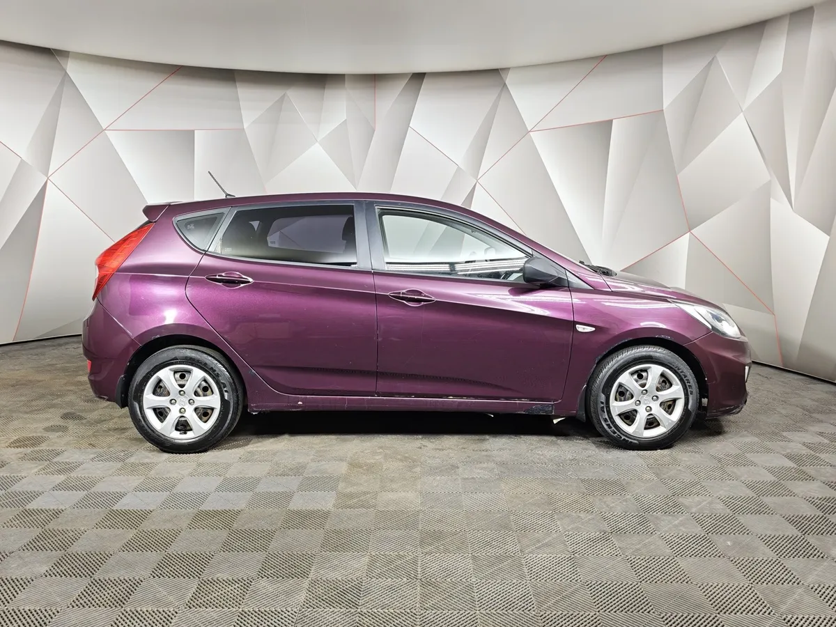 Hyundai Solaris 1.4 AT (100 л.с.) Comfort Фиолетовый в АВИЛОН. Слайд №6