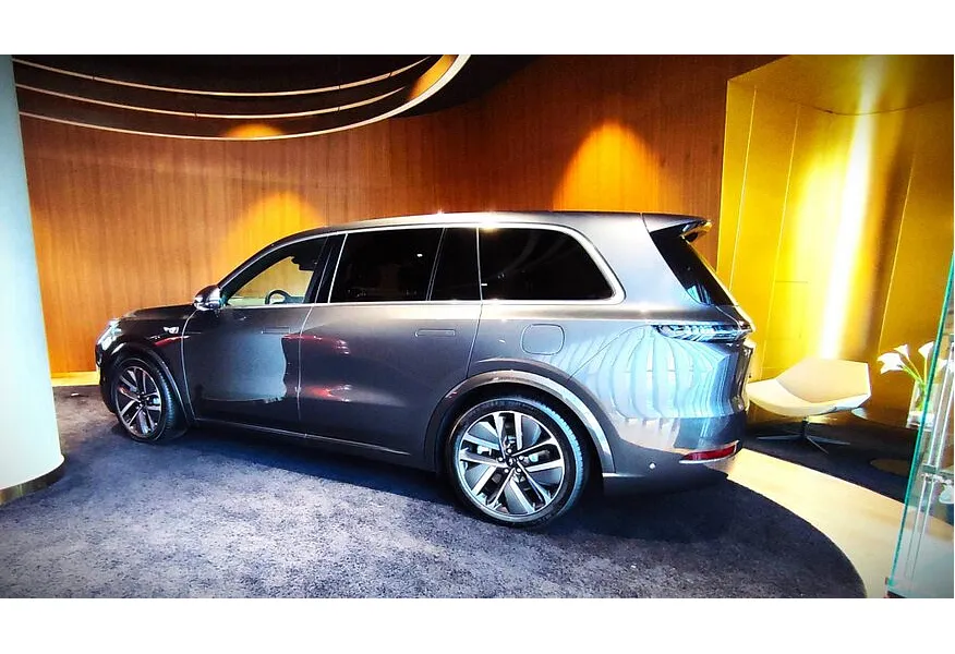 Li Auto L9 1.5 AT 4WD (449 л.с.) Ultra Серый в АВИЛОН. Слайд №4