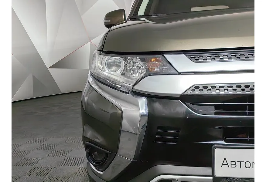 Mitsubishi Outlander 2.0 MIVEC CVT 2WD (146 л.с.) Invite Коричневый в АВИЛОН. Слайд №10
