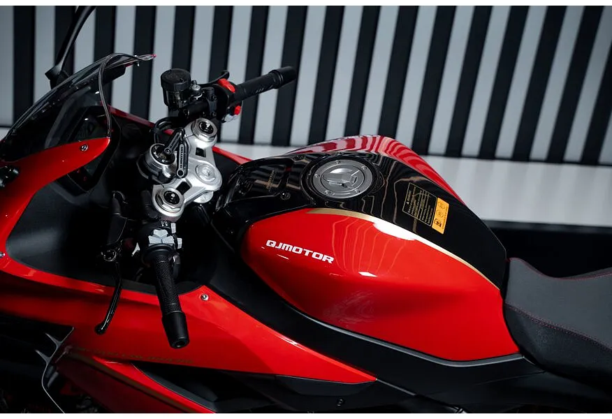 QJMOTOR SRK 800 RR 800 см³ (95 л.с.) 800 Красный в АВИЛОН. Слайд №3