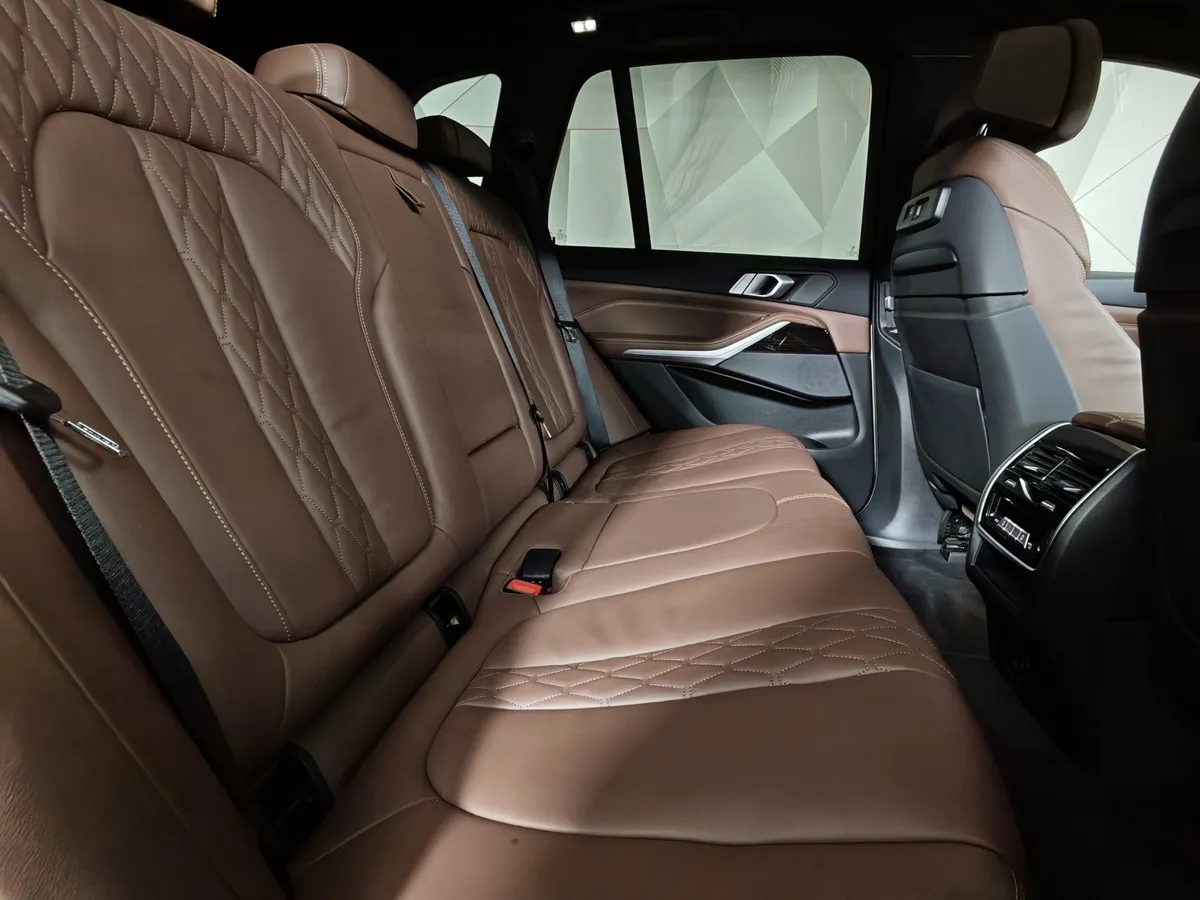 BMW X5 M50d Steptronic xDrive (400 л.с.) M Special Бежевый в АВИЛОН. Слайд №13