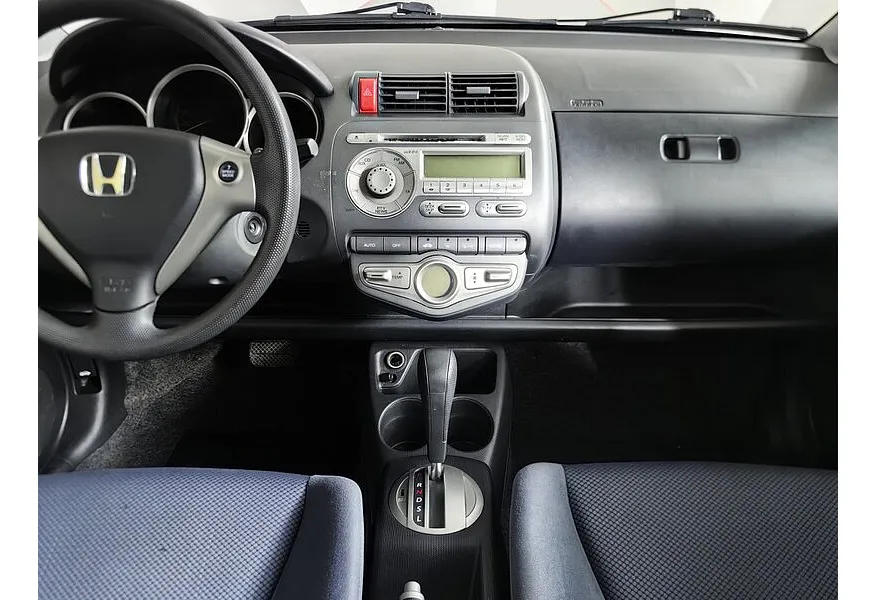 Honda Jazz 1.4 CVT (83 л.с.) Серебристый в АВИЛОН. Слайд №12 Honda Jazz 1.4 CVT (83 л.с.) Серебристый в АВИЛОН. Слайд №12