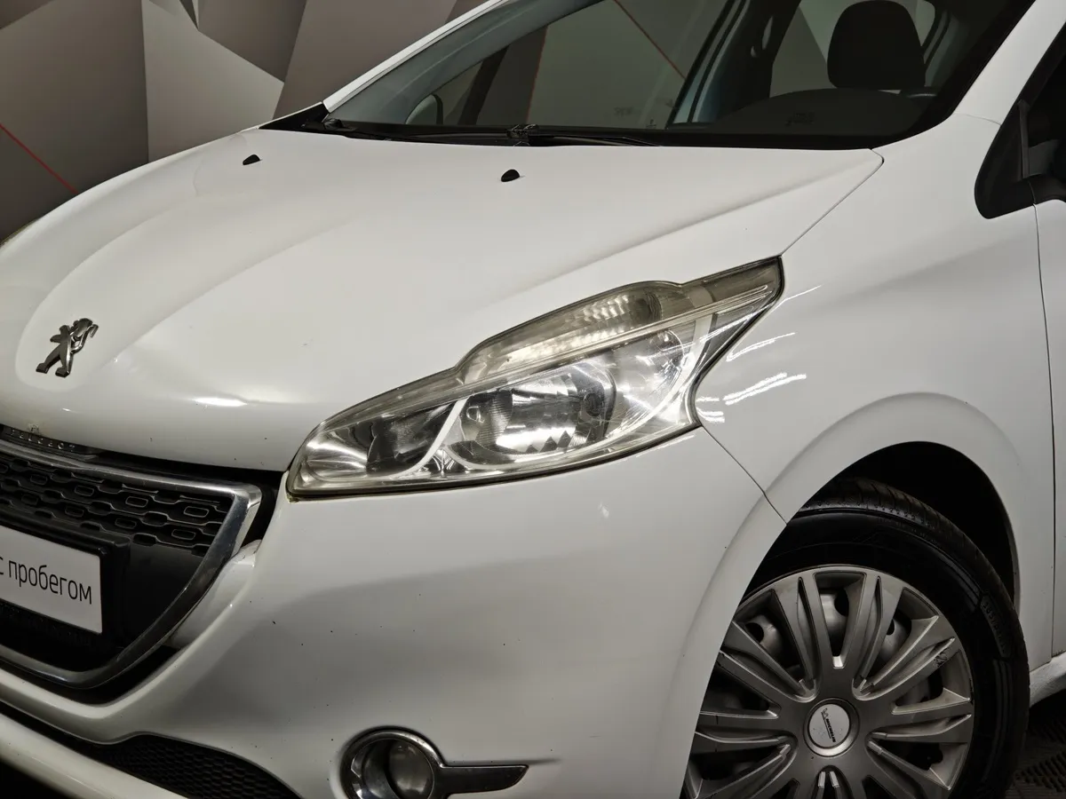 Peugeot 208 1.2 VTi MT (82 л.с.) Белый в АВИЛОН. Слайд №10