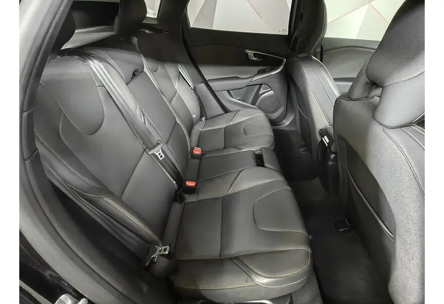 Volvo V40 1.5 T3 Drive-E Geartronic (152 л.с.) Summum Черный в АВИЛОН. Слайд №15