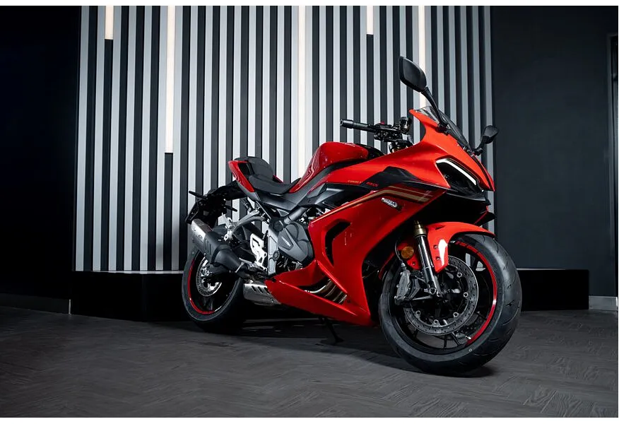 QJMOTOR SRK 800 RR 800 см³ (95 л.с.) 800 Красный в АВИЛОН. Слайд №3