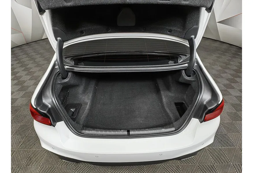 BMW 5 серия 530d xDrive Steptronic (249 л.с.) Base (Локальная сборка) Белый в АВИЛОН. Слайд №9