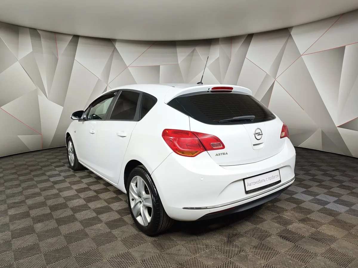 Opel Astra 1.6 AT (115 л.с.) Белый в АВИЛОН. Слайд №3