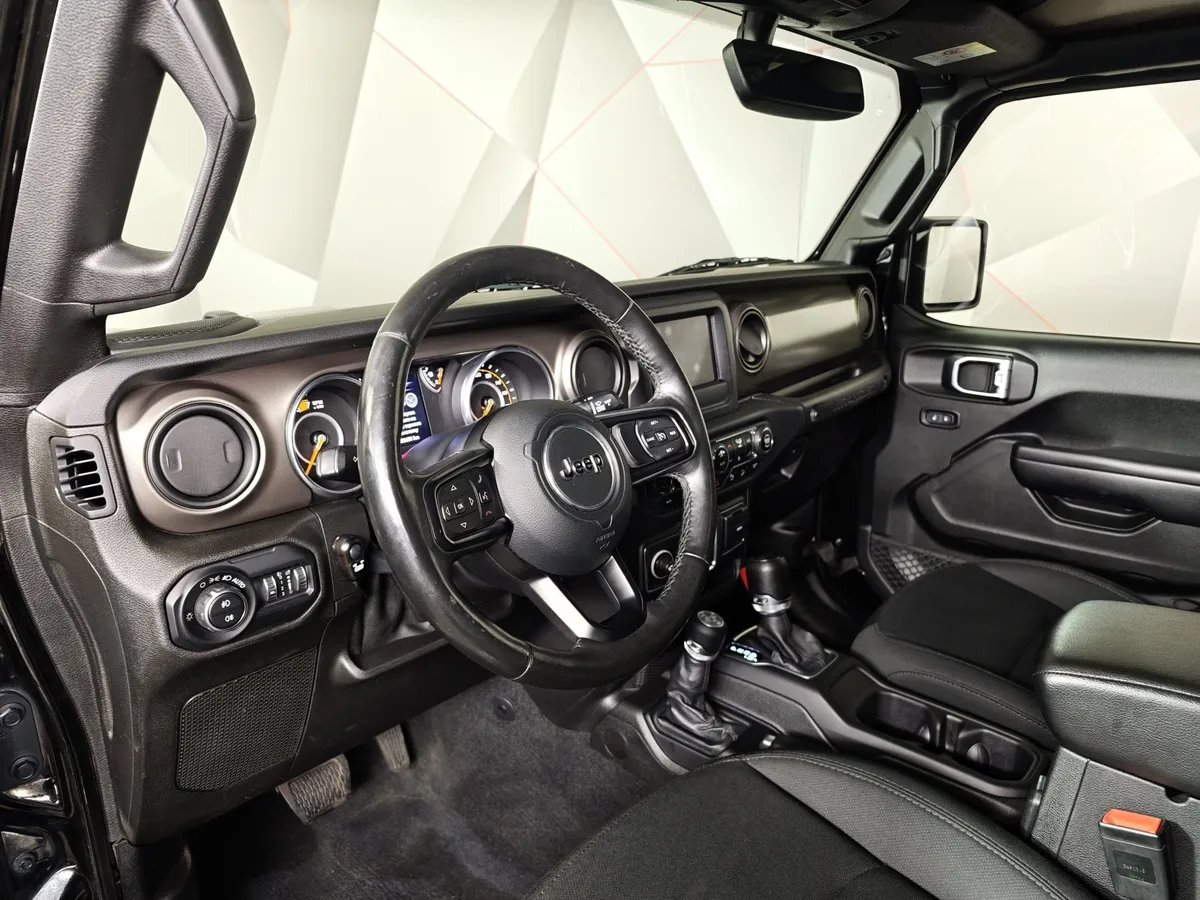 Jeep Wrangler 2.0 AT AWD (272 л.с.) Sport Черный в АВИЛОН. Слайд №16