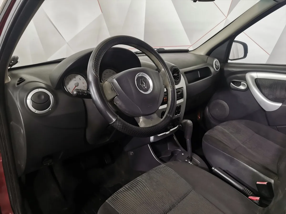 Renault Logan 1.6 AT (102 л.с.) Красный в АВИЛОН. Слайд №16