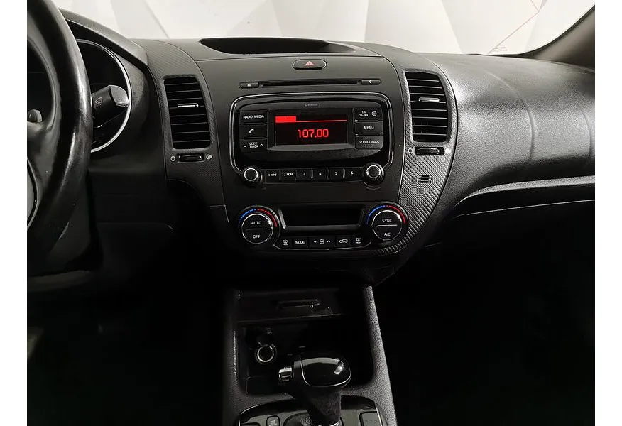 Kia Cerato 1.6 AT (130 л.с.) Comfort Белый в АВИЛОН. Слайд №14