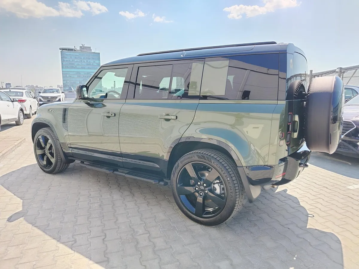 Land Rover Defender 3.0D D6H AT (249 л.с.) X-Dynamic HSE Зеленый в АВИЛОН. Слайд №5
