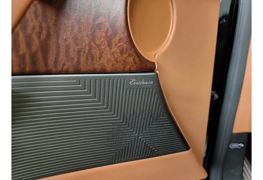 BYD Yangwang U8 2.0T PHEV AT AWD (1197 л.с.) Deluxe Edition Черный в АВИЛОН. Слайд №20