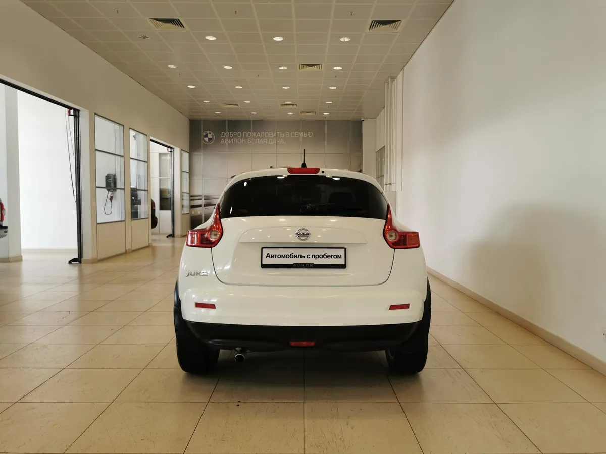 Nissan Juke 1.6 CVT (117 л.с.) Белый в АВИЛОН. Слайд №8