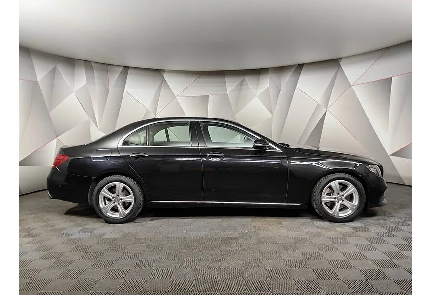 Mercedes-Benz E-Класс E 220 d 4MATIC 9G-TRONIC (194 л.с.) Черный в АВИЛОН. Слайд №6