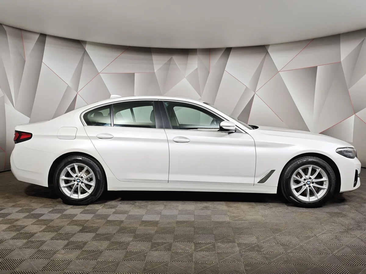 BMW 5 серия 520i Steptronic (184 л.с.) Business Белый в АВИЛОН. Слайд №6