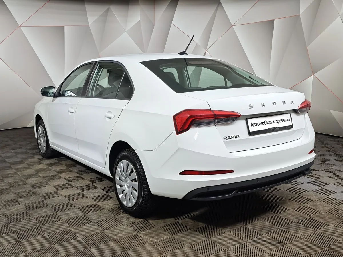 Skoda Rapid 1.6 AT (110 л.с.) Белый в АВИЛОН. Слайд №4