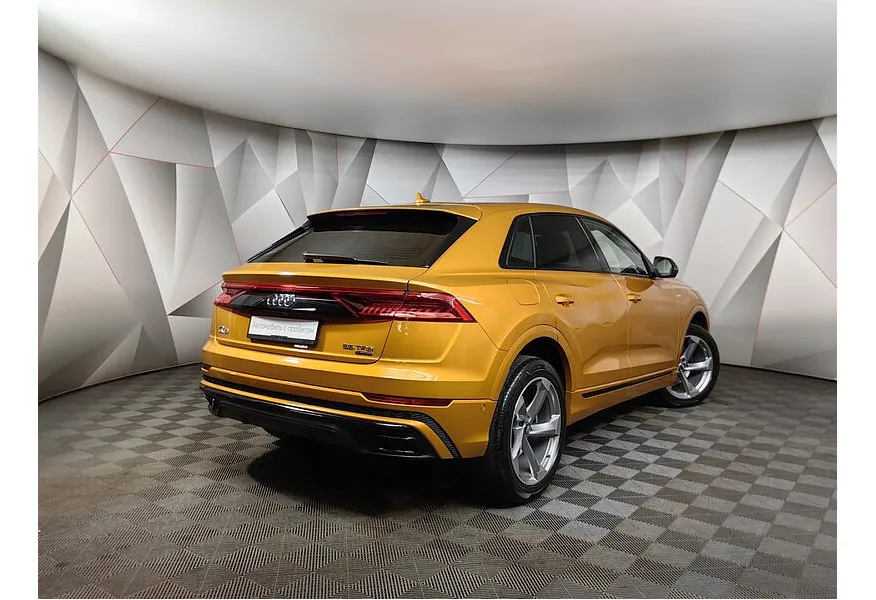 Audi Q8 55 TFSI Tiptronic quattro (340 л.с.) Оранжевый в АВИЛОН. Слайд №2
