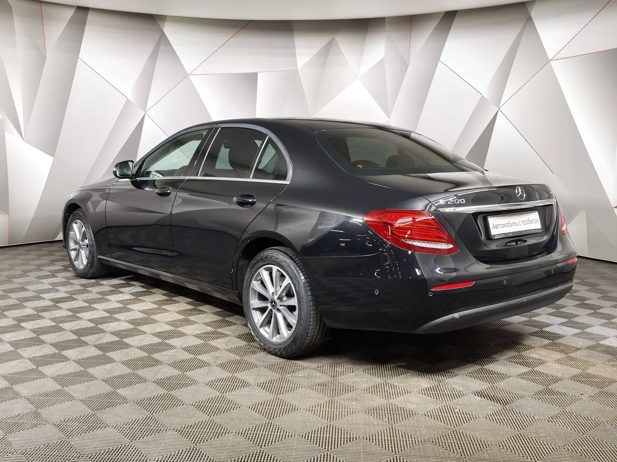 Mercedes-Benz E-Класс E 200 4MATIC 9G-TRONIC (184 л.с.) Premium Черный в АВИЛОН. Слайд №4