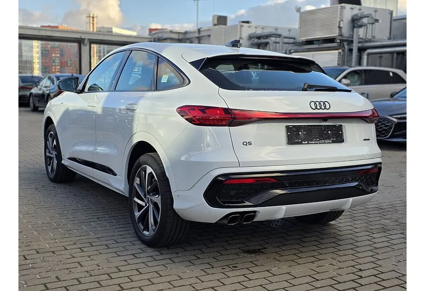 Audi Q5 Sportback 2.0 TDI S tronic quattro (204 л.с.) Белый в АВИЛОН. Слайд №5