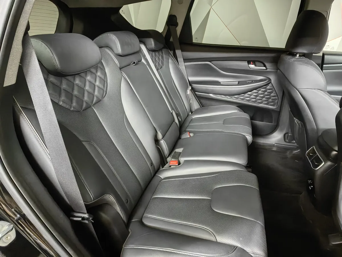 Hyundai Santa Fe 2.2 CRDi AWD 8AT (200 л.с.) Lifestyle Черный в АВИЛОН. Слайд №16