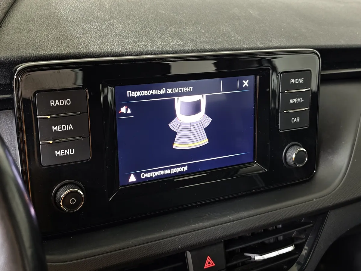 Skoda Rapid 1.6 AT (110 л.с.) Белый в АВИЛОН. Слайд №21