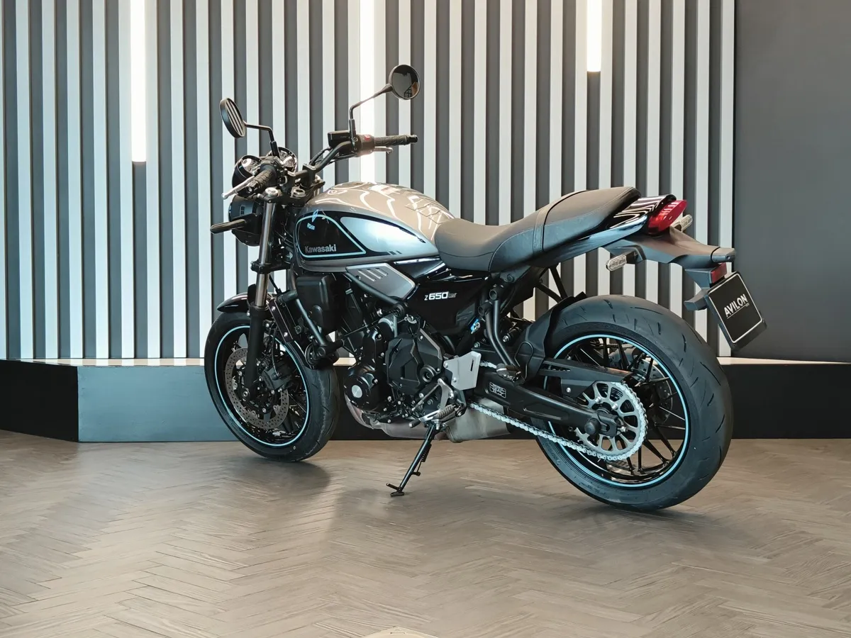 Kawasaki Z650RS 649 см³ (68 л.с.) (68) 649 Серый в АВИЛОН. Слайд №2