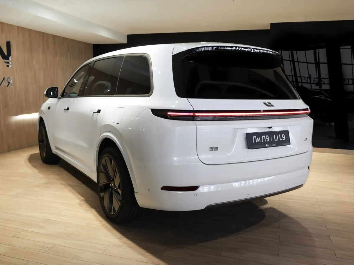 Li Auto L9 1.5 AT 4WD (449 л.с.) Ultra Белый в АВИЛОН. Слайд №5
