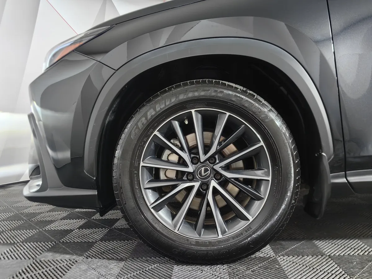 Lexus NX 2.5 AT AWD (200 л.с.) Luxury Черный в АВИЛОН. Слайд №9