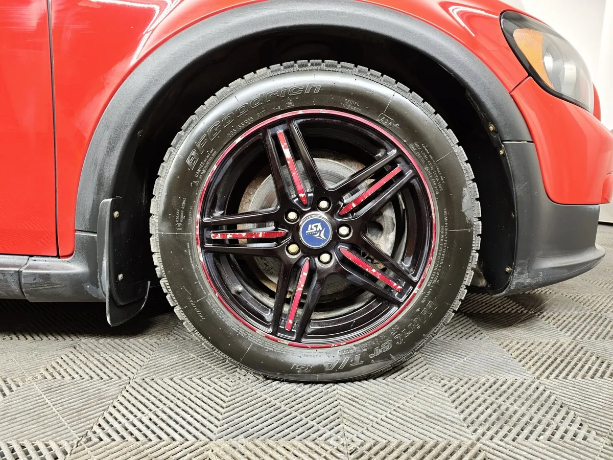 Volvo C30 1.6 MT (100 л.с.) Красный в АВИЛОН. Слайд №9