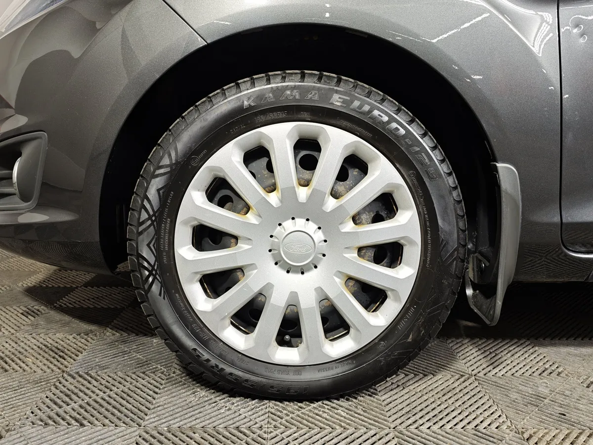 Ford Fiesta 1.4 MT (80 л.с.) Ghia Серый в АВИЛОН. Слайд №9