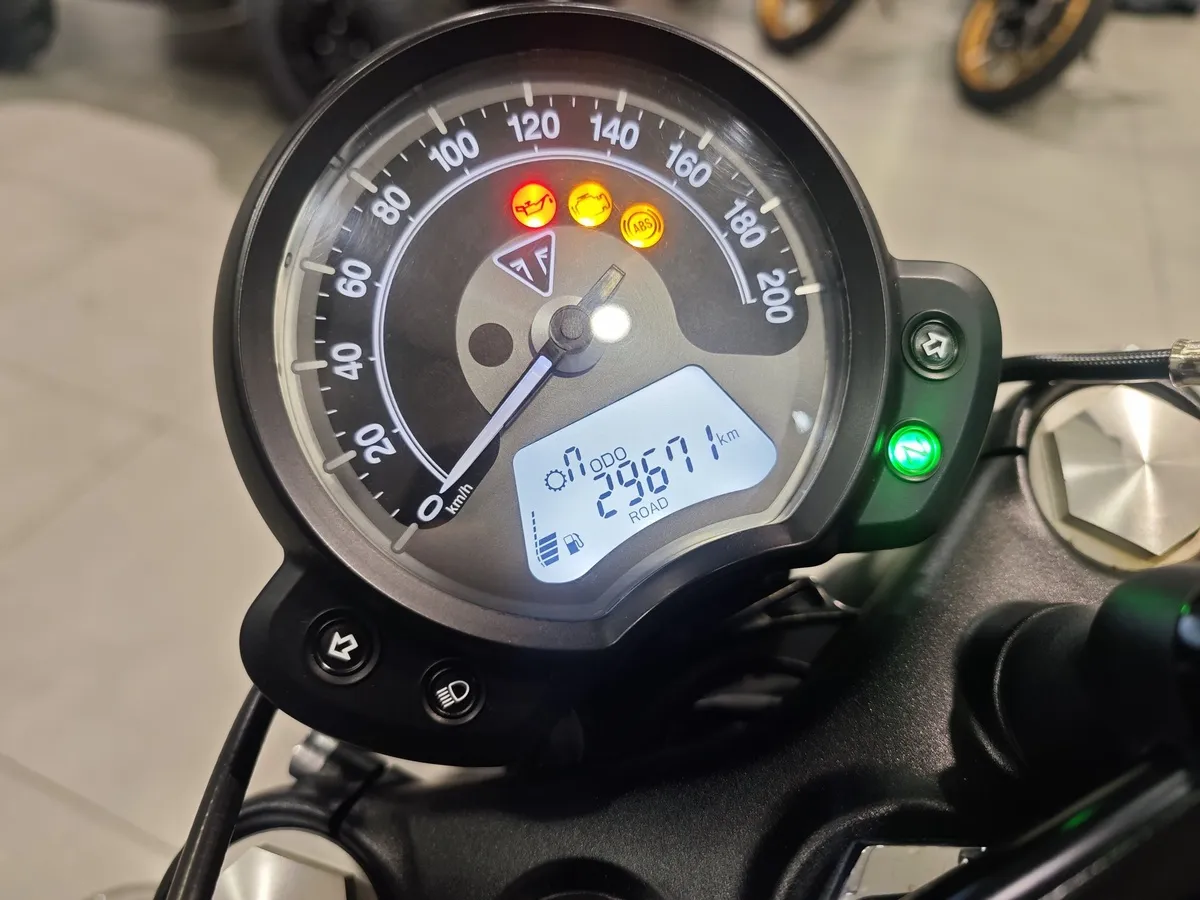 Triumph Bonneville Bobber 1 200 см³ (78 л.с.) (78) 1200 Черный в АВИЛОН. Слайд №8