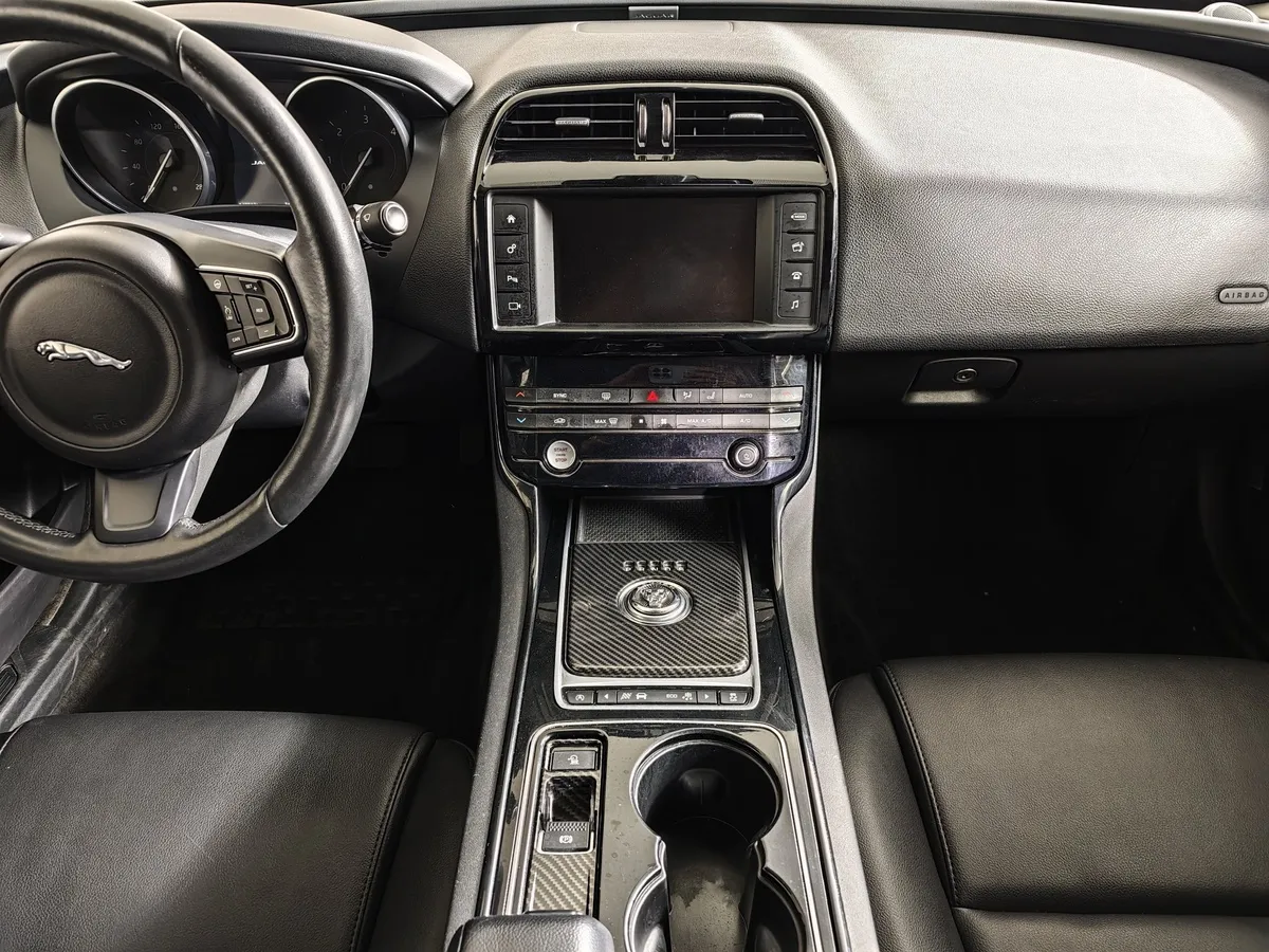Jaguar XE 2.0 D AT (180 л.с.) Prestige Белый в АВИЛОН. Слайд №15