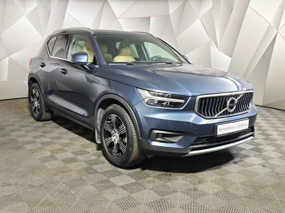 Volvo XC40 2.0 T4 Drive-E AT AWD (190 л.с.) Синий в АВИЛОН. Слайд №3