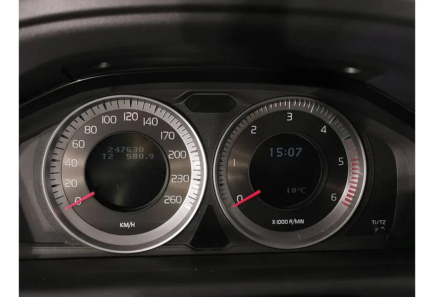 Volvo XC60 2.4 D5 Geartronic AWD (215 л.с.) Бежевый в АВИЛОН. Слайд №18