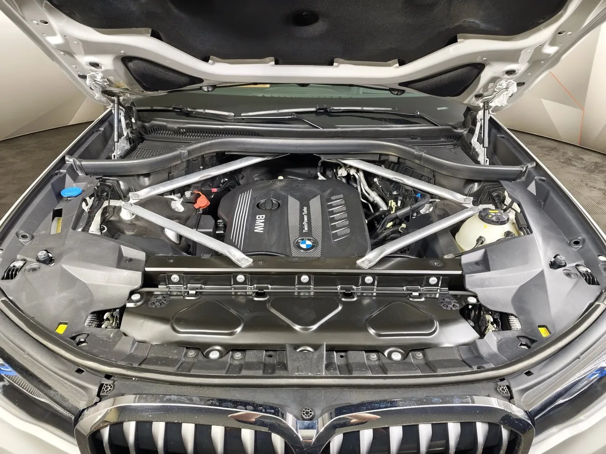 BMW X7 xDrive30d Steptronic (249 л.с.) Exclusive Launch Package Белый в АВИЛОН. Слайд №10
