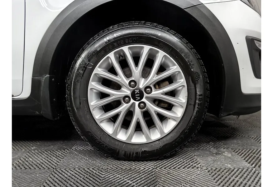 Kia Rio X-Line 1.6 AT (123 л.с.) Белый в АВИЛОН. Слайд №9