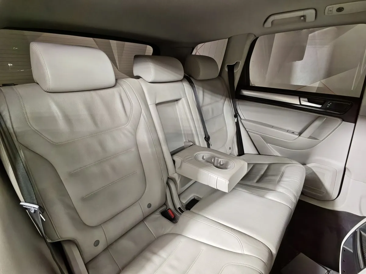Volkswagen Touareg 3.6 FSI Tiptronic 4Motion (249 л.с.) V6 FSI Черный в АВИЛОН. Слайд №17