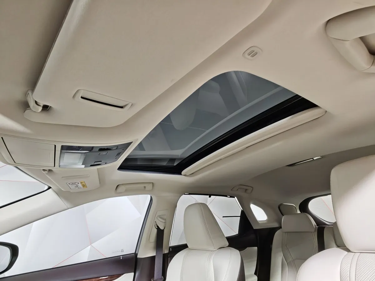 Lexus RX 200t AT AWD (238 л.с.) Luxury Черный в АВИЛОН. Слайд №21