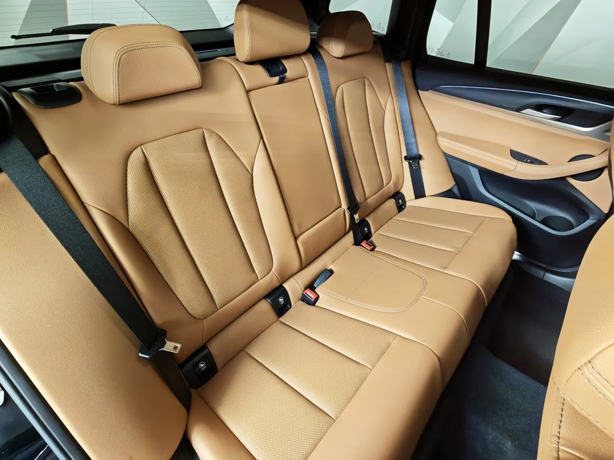 BMW X3 xDrive20i AT (184 л.с.) Черный в АВИЛОН. Слайд №14
