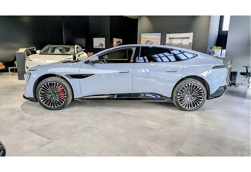 Avatr 12 AT 4WD (578 л.с.) Dual Motor Dynamic Синий в АВИЛОН. Слайд №2