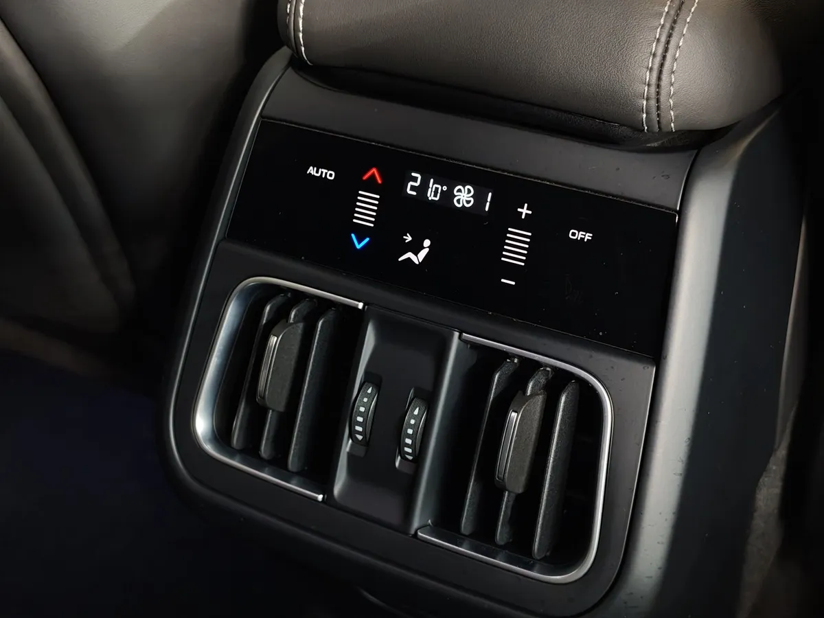 Maserati Grecale 2.0T AT AWD (330 л.с.) Modena Черный в АВИЛОН. Слайд №25