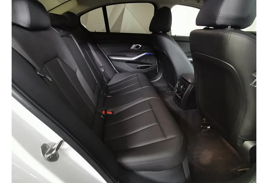 BMW 3 серия 318i Steptronic (156 л.с.) Белый в АВИЛОН. Слайд №16